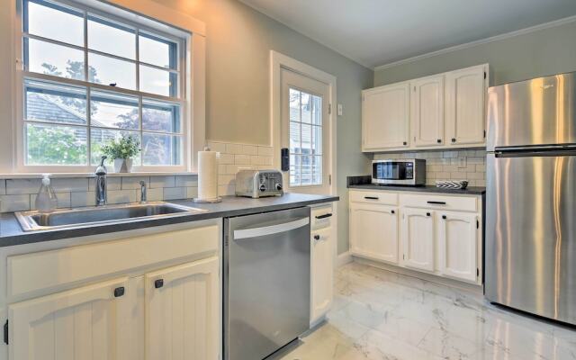 Spacious Getaway W/deck - Walk to Nantucket Sound!