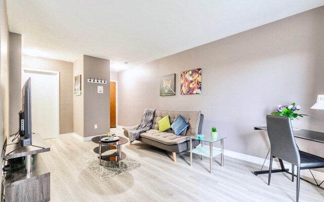 1BR King Apartment With Netflix- Near DT Hamilton