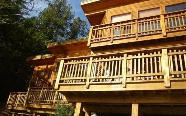 He-Tin-Kis Lodge