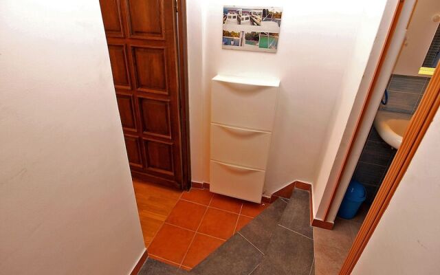 Apartment 785