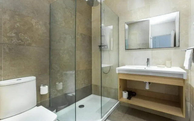 4bedroom apartment with a balcony in Las Ramblas 3 2