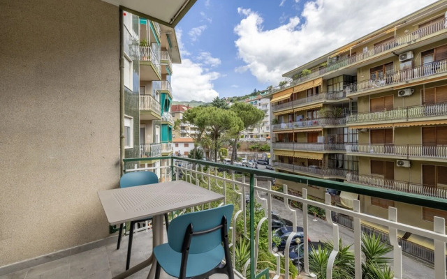 5 Minutes Walk by Wonderful Italy