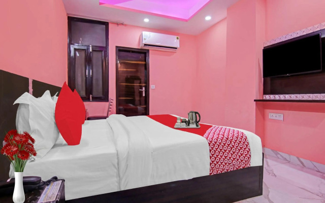 OYO Flagship 70281 Hotel Rishabh Inn