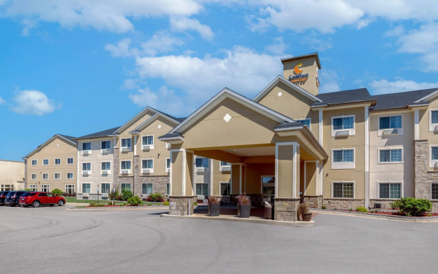 Comfort Suites Johnson Creek Conference Center