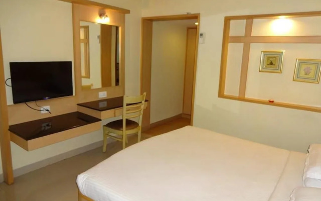 Capital O 37664 Hotel Grand Plaza