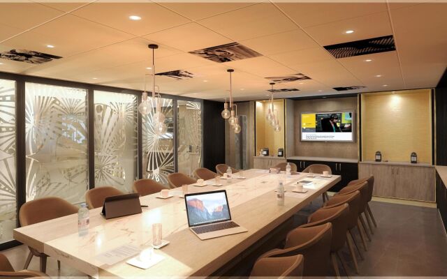 Niepce Paris Hotel, Curio Collection by Hilton