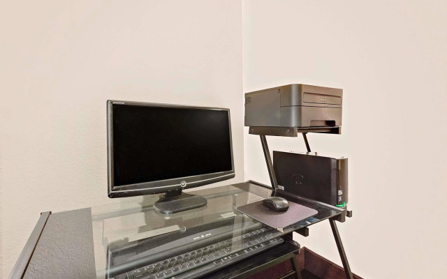 Super 8 by Wyndham Elkins