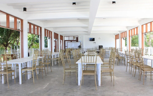 Laiya White Cove Beach Resort