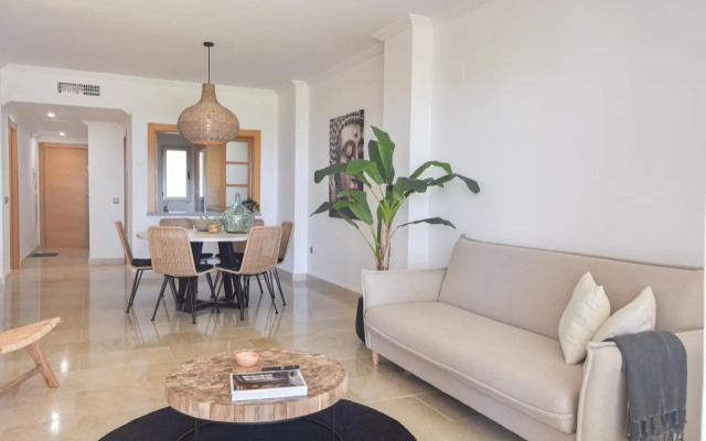 Modern and luxurious holiday home with sea views in Benahavís