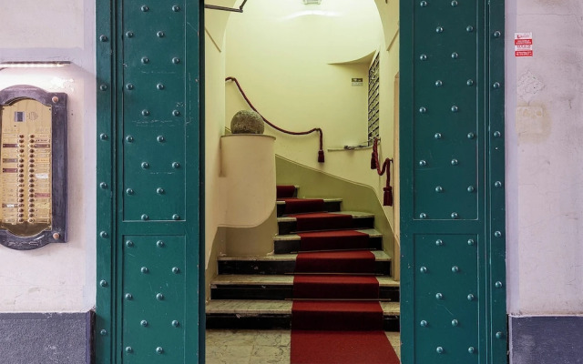 A Lovely Nest in the City