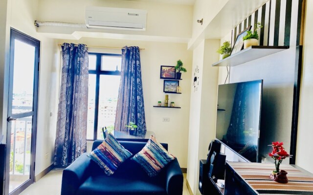 Mabolo Garden Flats by Sleeping Forest