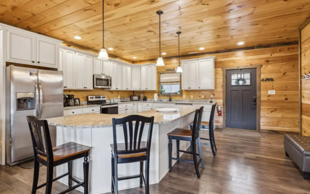 Eden Of The Smokies 5 Bedroom Cabin