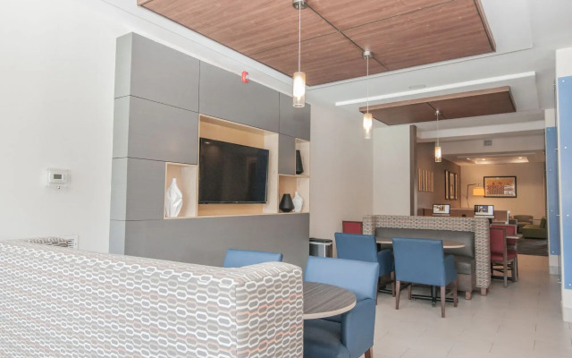 Holiday Inn Express Hotel & Suites Houston-Alvin by IHG