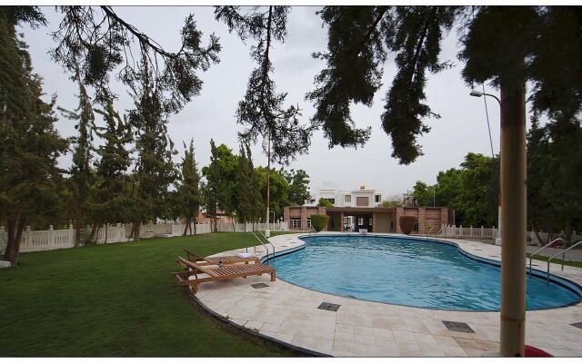 Lariya Resort
