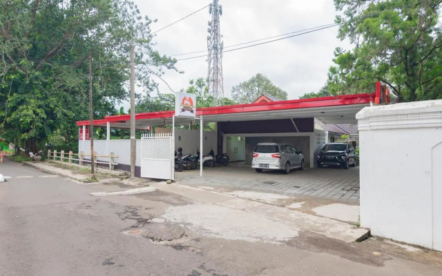 RedDoorz Plus @ Pakuan Residence Tajur