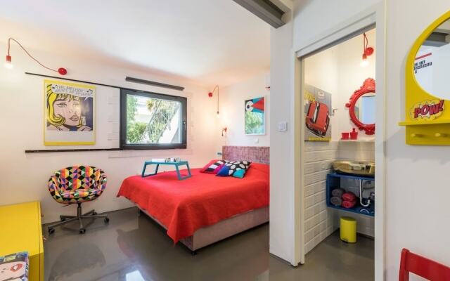 Boutique Triple House With Garden & Roof Terrace