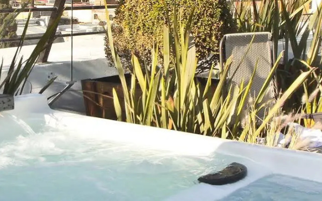 HI Hotel Impala