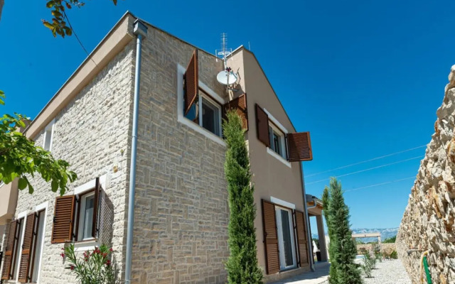 With Pool, Jacuzzi and Sauna