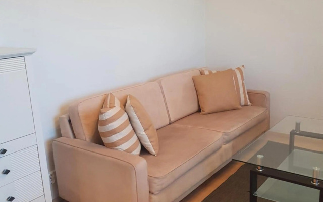 Moderni, viihtyisä pikkukaksio saunalla