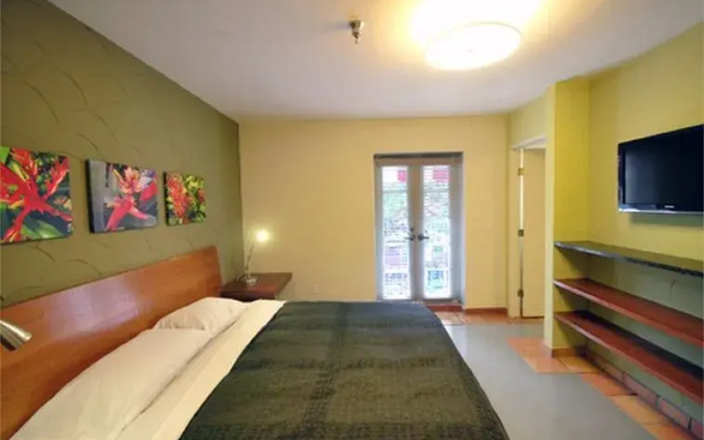 Espanola Way Suites