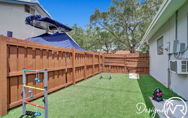 Family vacation 6 Br with Heated Pool