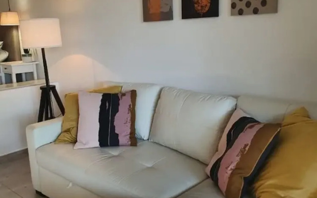 Modern Studio Apartment, Sea and Garden Views