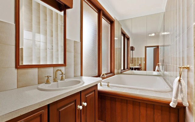 1 Gordon - Kenros Beach House