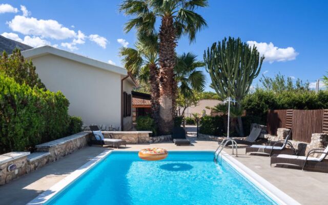 Nicole con Dependance