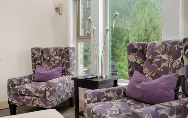 Harrison Lake Pets Welcome 3BR Suite
