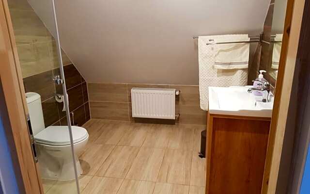 Pokoje Gościnne Art- Dworek