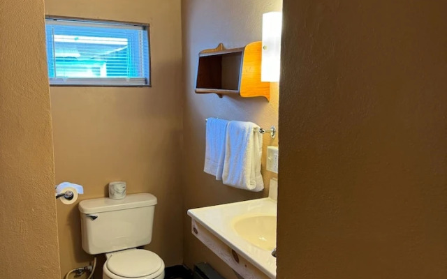 Maple Ridge Motel