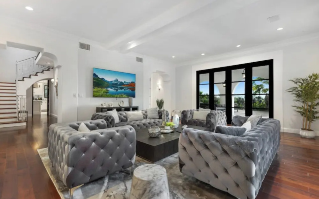 Spanish Villa - Stunning Coldwater Canyon Villa With Pool and Views