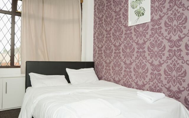 Coventry Deluxe Rooms by Paymán Club