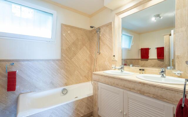 Bahia de Marbella Luxury Apartment