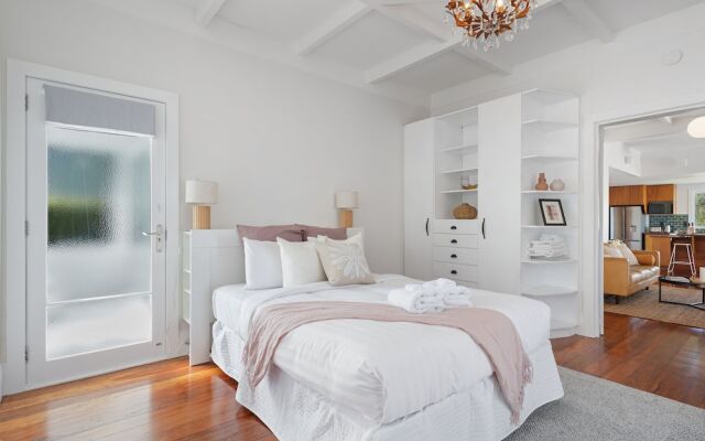 Grey Lynn - Grandeur - Cafe Lifestyle
