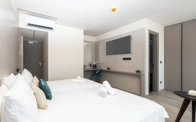 Warner Boutique Hotel