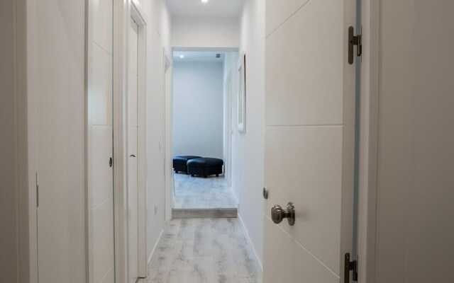 Modern 3 Bdr 2 Bath in La Latina, Near Metro