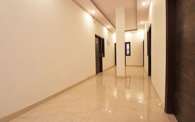 Oyo Flagship 36992 Sidharth Plaza Haiderpur