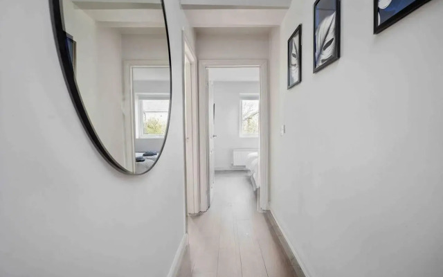 Superb Newly Extended House near Peak District, parking