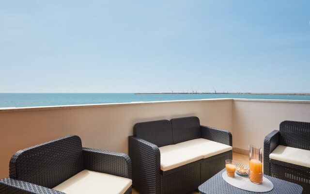 Orizzonte Casesicule, Fantastic Sea View with Balcony and Big Windows, Wi-Fi