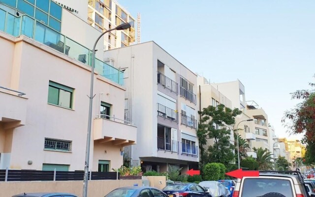Charming 3 BDR Aptartment Near the Beach TL51