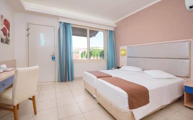 Kouros Palace Hotel