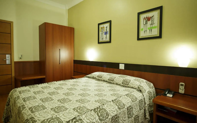 Eston Hotel