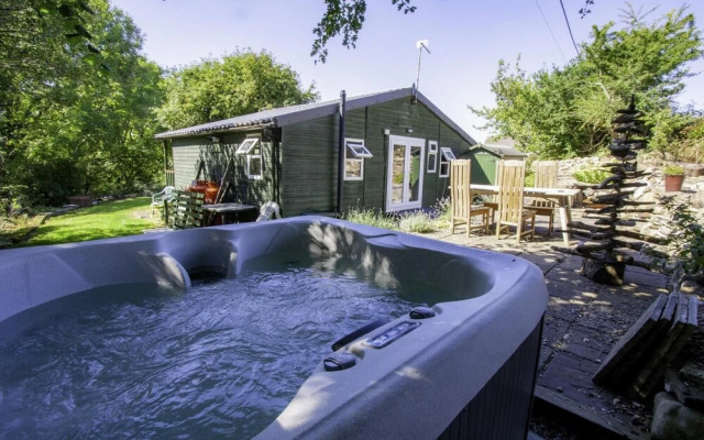 Merlins Cabin - 2 Bedroom Cabin - Blaen Cedi Farm - Penclawdd