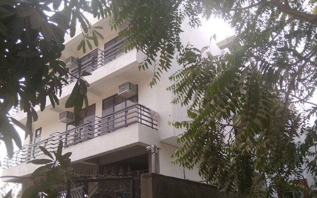 OYO 24051 Flagship Shubh Inn Gomti Nagar