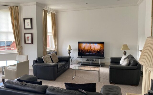 Luxury 3 bed in Gated Community Family or Couples