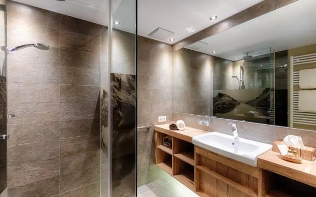 Apart Garni Haxn Tenne