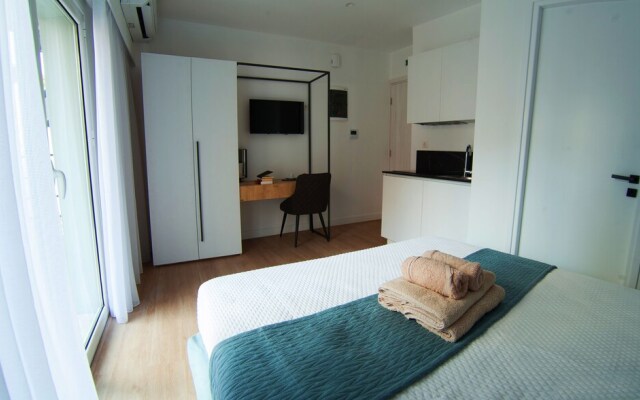 Phaedrus Living Modern Kriel Suites 003