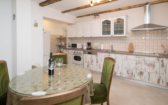 Cozy Holiday Home in Grižane with Swimming Pool