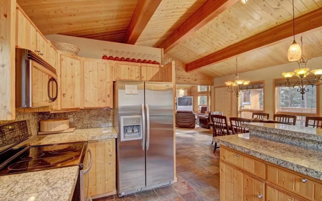 Black Bear 5 Br Home by RedAwning